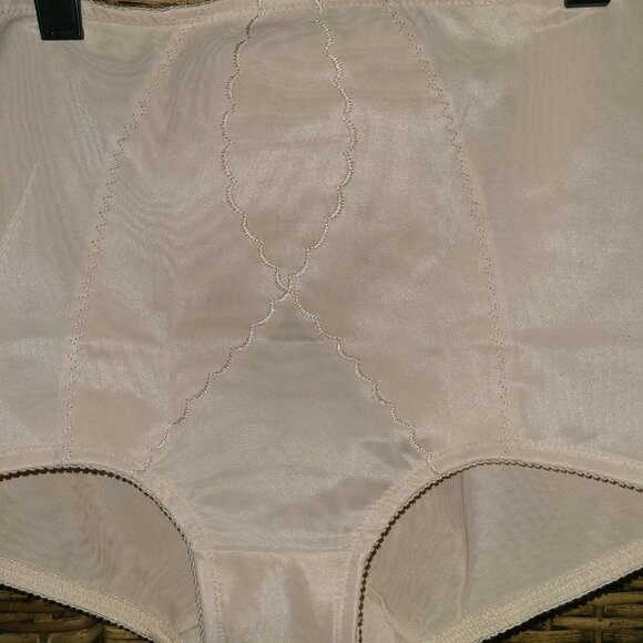 VTG Girdle Brief Sz XL Dark beige Nylon Style 39 Made in Korea - Picture 2 of 4